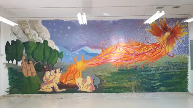 El mural representa a un Ave Fénix.