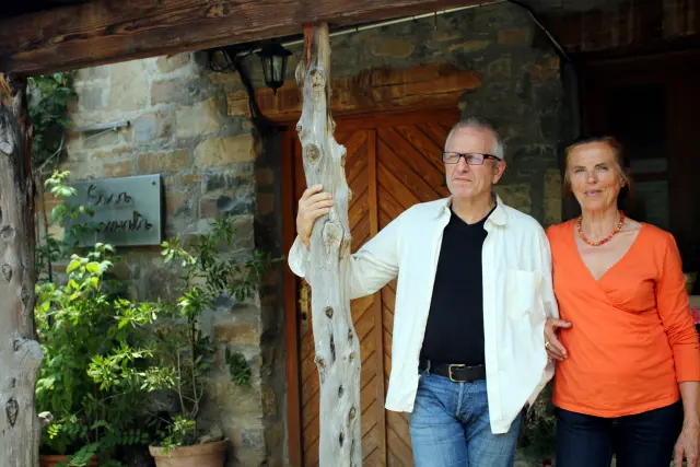 Alfred Zirkel y Petra Jebens, en su casa en Oncins.