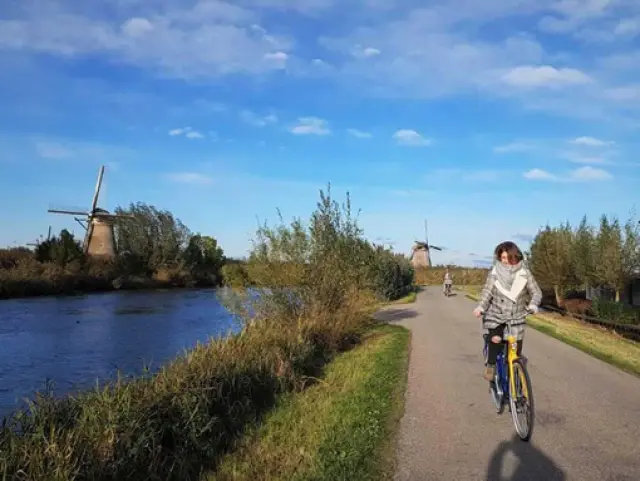 Patricia Marín, en un paseo en bici por Holanda.
