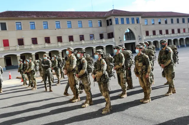 Tropa en formación del Batallón de Transmisiones en el cuartel Sancho Ramírez de Huesca.