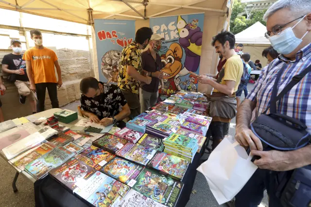 En horario de mañana y tarde, hubo venta y firma de cómics ayer en el Centro Cultural Manuel Benito Moliner.