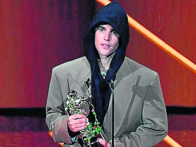 Justin Bieber se tuvo que conformar con los galardones al Mejor artista y Mejor video pop.