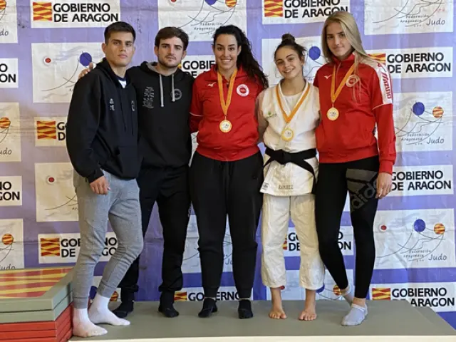 Las tres campeonas de Aragón del Judo Ibón de Huesca en Monzalbarba.