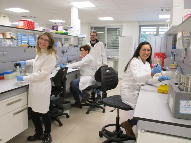 Miembros del laboratorio de biología evolutiva de plantas de la Escuela Politécnica Superior de Huesca.