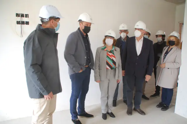 La consejera conoció cómo serán las obras de ampliación de la residencia municipal de Sariñena.