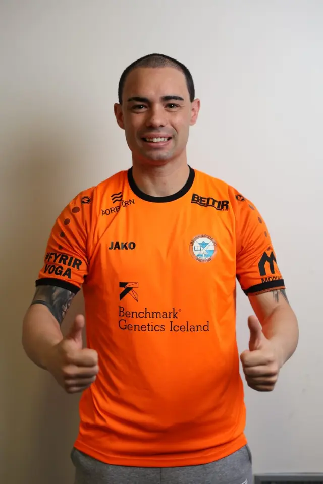 Pablo Gállego, con la camiseta de su nuevo equipo.