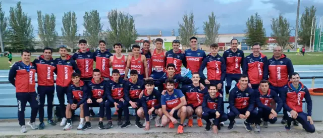 Equipo masculino del Hinaco el sábado en Huesca.