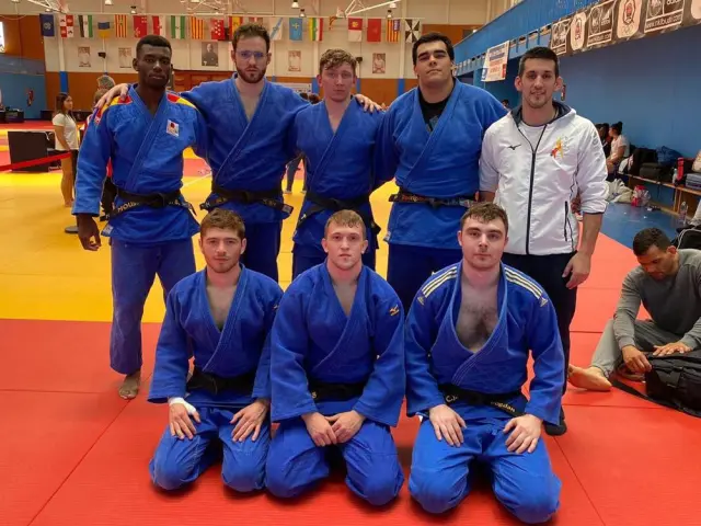 Equipo del Club Judo Binéfar en la Liga Nacional por equipos.