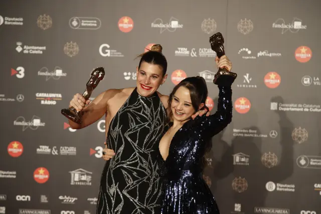 Ángela Cervantes y Carla Quílez, las actrices de ‘La maternal’, consiguieron sendos trofeos.