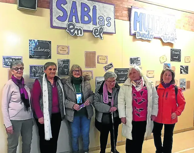 Grupo de mujeres del Hogar de Personas Mayores de Sabiñánigo.