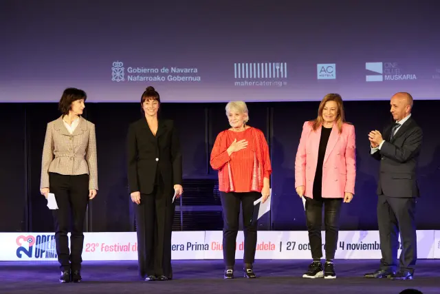 Ana Torrent, Ingrid Rubio, Maite Blasco, María Luisa San José y Luis Alegre, en el homenaje.