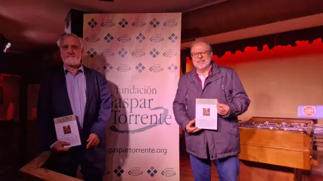 Antonio Peiró y Bizén Fuster presentaron un número especial de El Ebro, dedicado a Eloy Fernández Clemente.