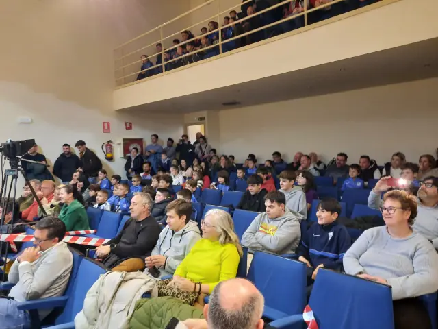 Público en el encuentro Somos ProvincIA de la SD Huesca en Graus.