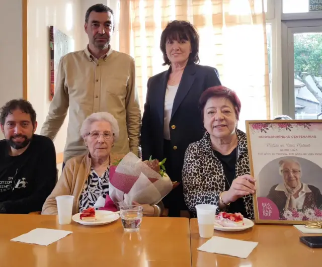 Matilde Salazar cumple 100 años rodeada de su familia.