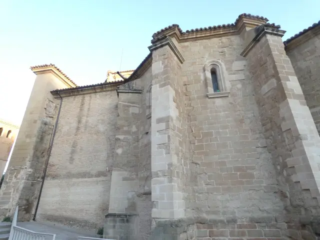 Exterior de la Catedral de Barbastro.