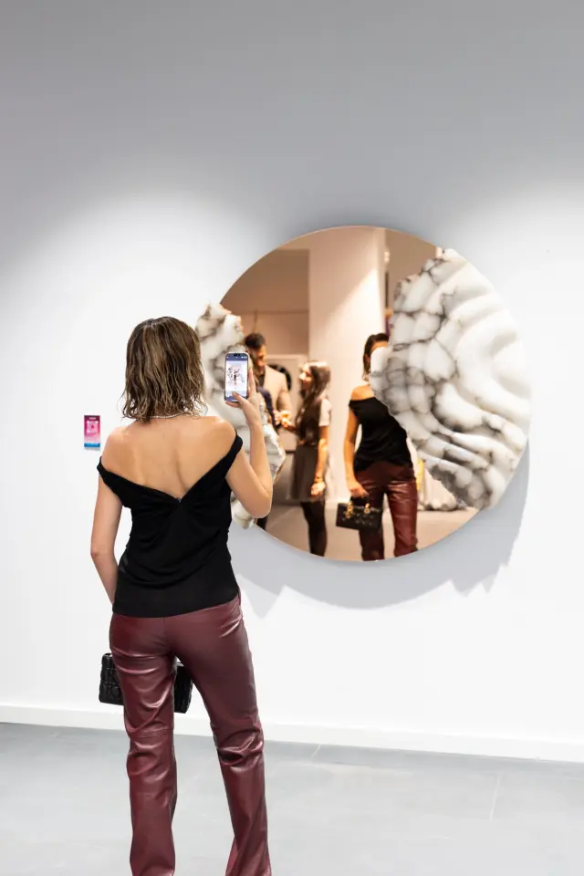 Amarist presentó una obra creada con motivo de la inauguración del nuevo Porsche Center.