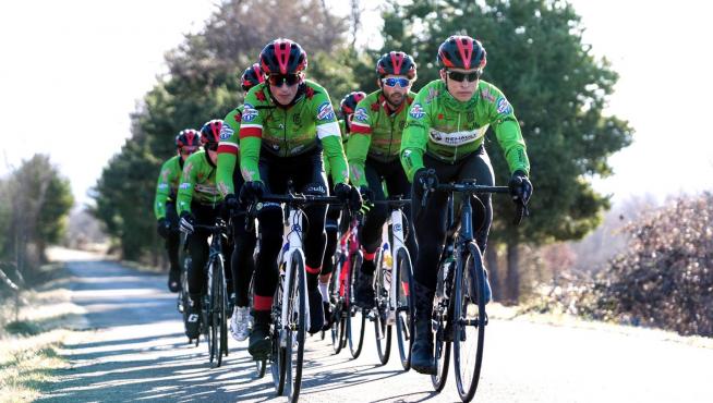 El Club Ciclista Oscense se reúne en la Jacetania para aferrar la unión del grupo