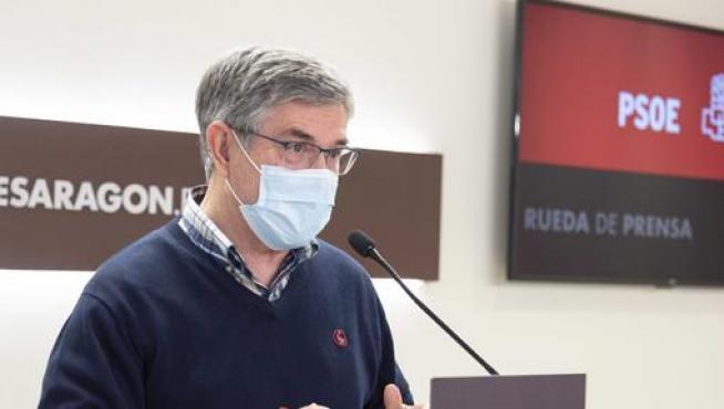 El portavoz socialista en las Cortes de Aragón, Vicente Guillén, este martes en rueda de prensa.