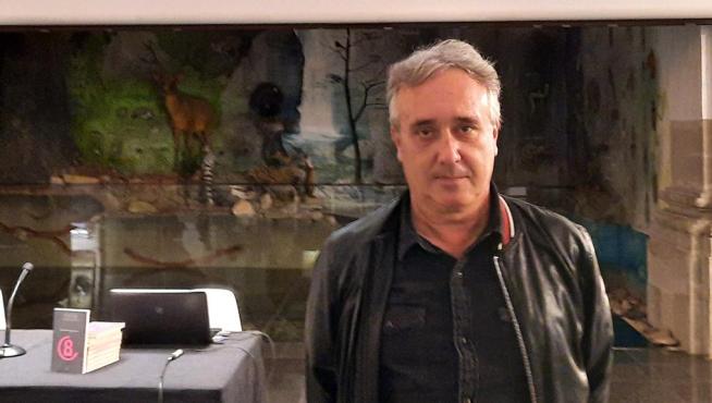 El escritor Javier Hernández presentó su nueva novela el pasado viernes en Graus.