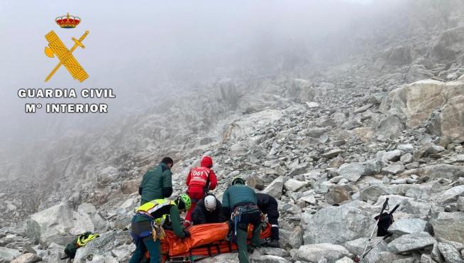 Operación de rescate del montañero accidentado.