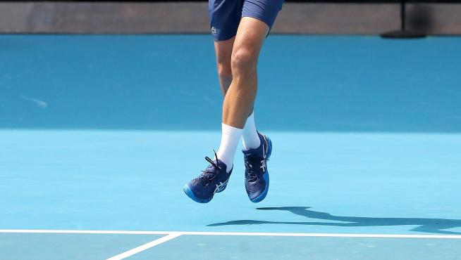 El serbio Novak Djokovic en su entrenamiento de este martes en las pistas Rod Laver Arena.