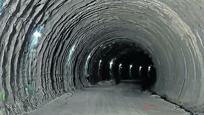 Uno de los nuevos túneles en el tramo en obras de la N-260.