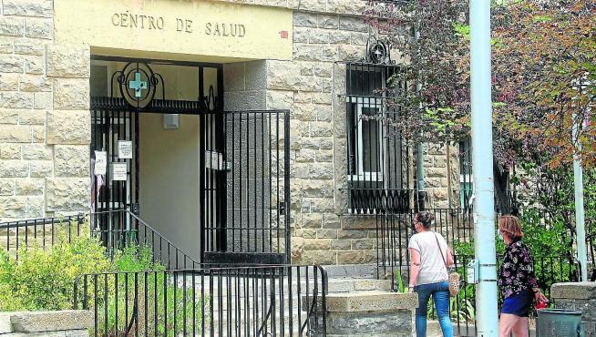 Entrada a las instalaciones del centro de salud de la localidad de Jaca.