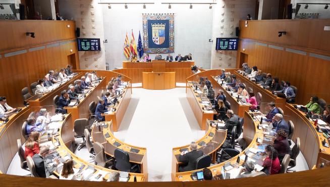 Un instante de la sesión del pleno de las Cortes de Aragón celebrado este martes.