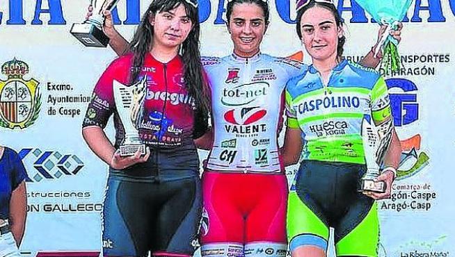 Bardají, a la derecha, en el podio de la Vuelta al Bajo Aragón Cadete.