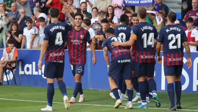 El Huesca celebra el gol del empate.