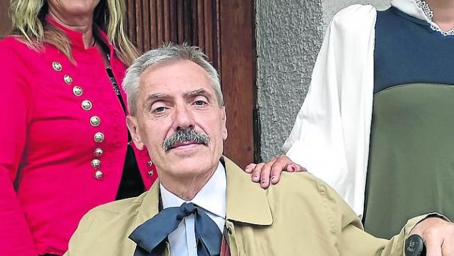 En la foto, Maritén Sánchez, Antonio Romero y Pilar López, del Grupo de Teatro Dingolondango, ayer en Ansó.