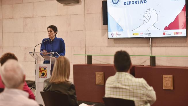 Mar Amate, directora de de la Plataforma del Voluntariado de España, duranta la presentación del acto.