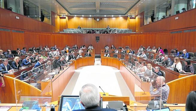 Sesión plenaria de las Cortes de Aragón celebrada ayer.