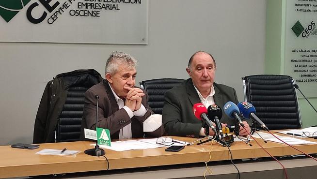 Ángel Samper y Fernando Luna, representantes de Asaja, este martes ante los medios.