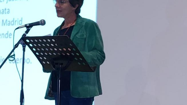 Varias personas han leído poemas en la Biblioteca Municipal Ramón J. Sender.