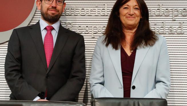 Ignacio Fernández-Huertas y Esther Gordo durante la presentación de los datos.