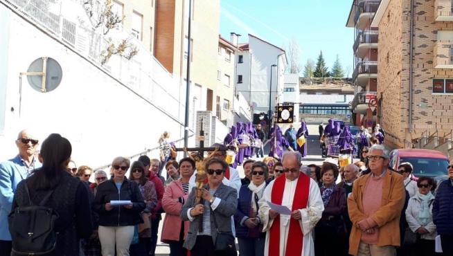 Vía crucis celebrado por diversas calles de Sabiñánigo el Viernes Santo.