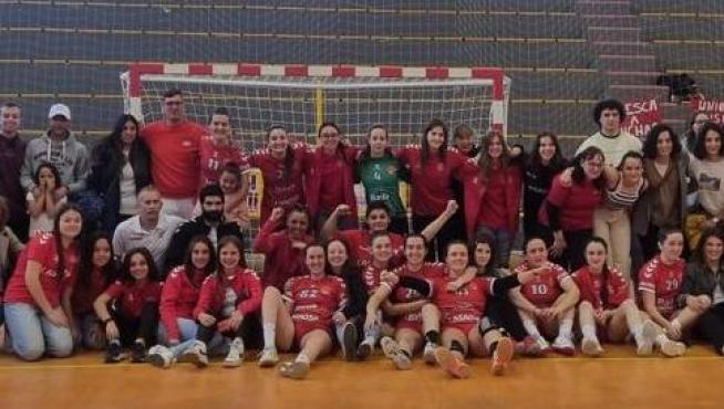 El Bada Huesca femenino concluye subcampeón de ragón tras un magnífico sector.