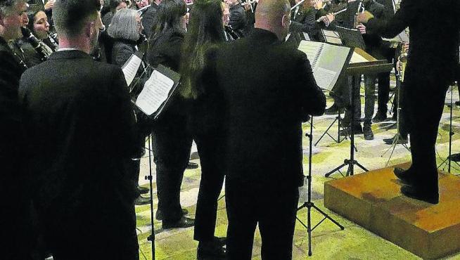 Los músicos de las Bandas de Artá y Barbastro despidieron el concierto tocando juntos un pasodoble-jota.