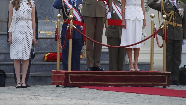 Los Reyes y la Princesa Leonor durante la entrega de despachos militares este viernes en Zaragoza.