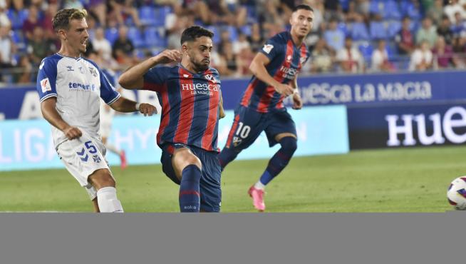 Rubén Pulido, en una acción ante el Tenerife