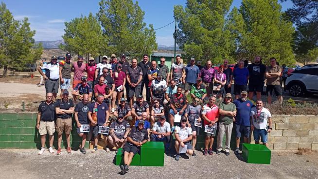 Foto de familia de los participantes en la competición celebrada en Huesca.