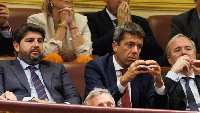 El presidente de Aragón, Jorge Azcón, en la tribuna de invitados en el Congreso