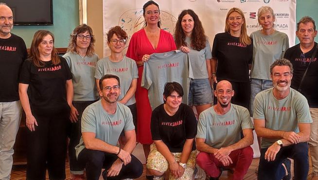 Lorena Orduna con miembros del equipo creativo de Huesca más Inclusiva, este jueves.