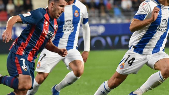 Valentín, de lo mejor este domingo, en una jugada contra los pericos