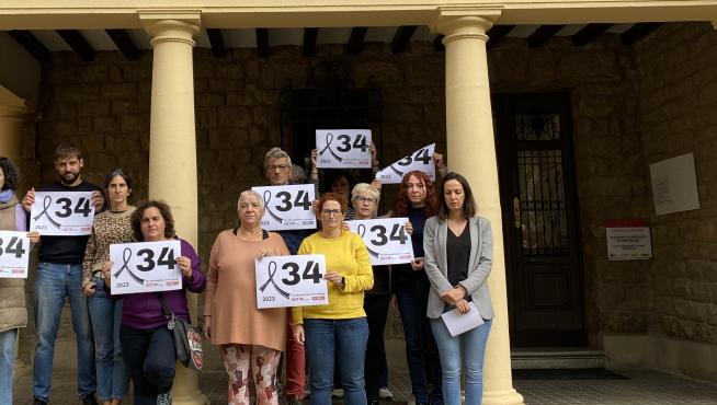 Concentración de los sindicatos frente a la sede de CCOO Huesca