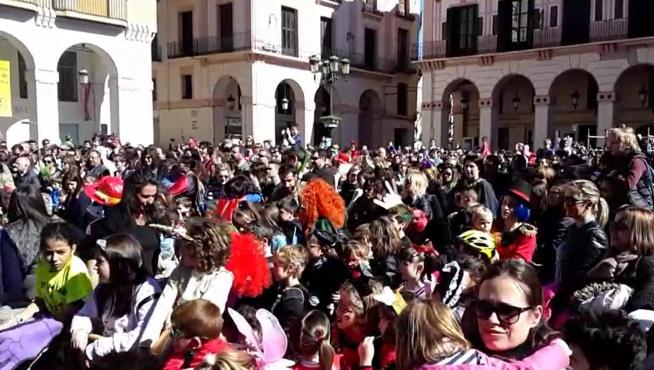 Animada y multitudinaria fiesta rockera para abrir boca en el carnaval infantil de Huesca