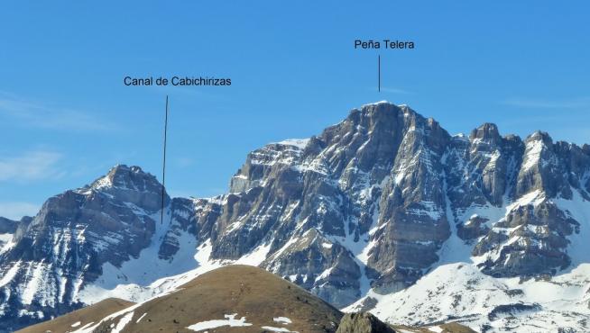 Complicado rescate de tres montañeros que se encontraban enriscados en el pico Peña Telera