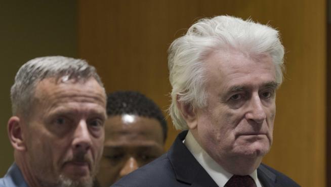 Condenan a Karadzic a cadena perpetua