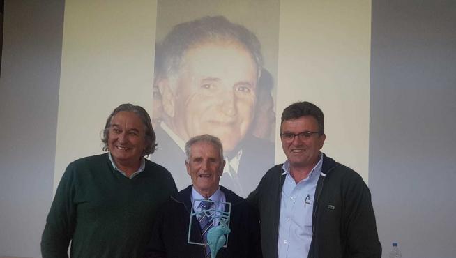 El pastor Antonio Aniés recoge el premio "La Huella de Chapu"